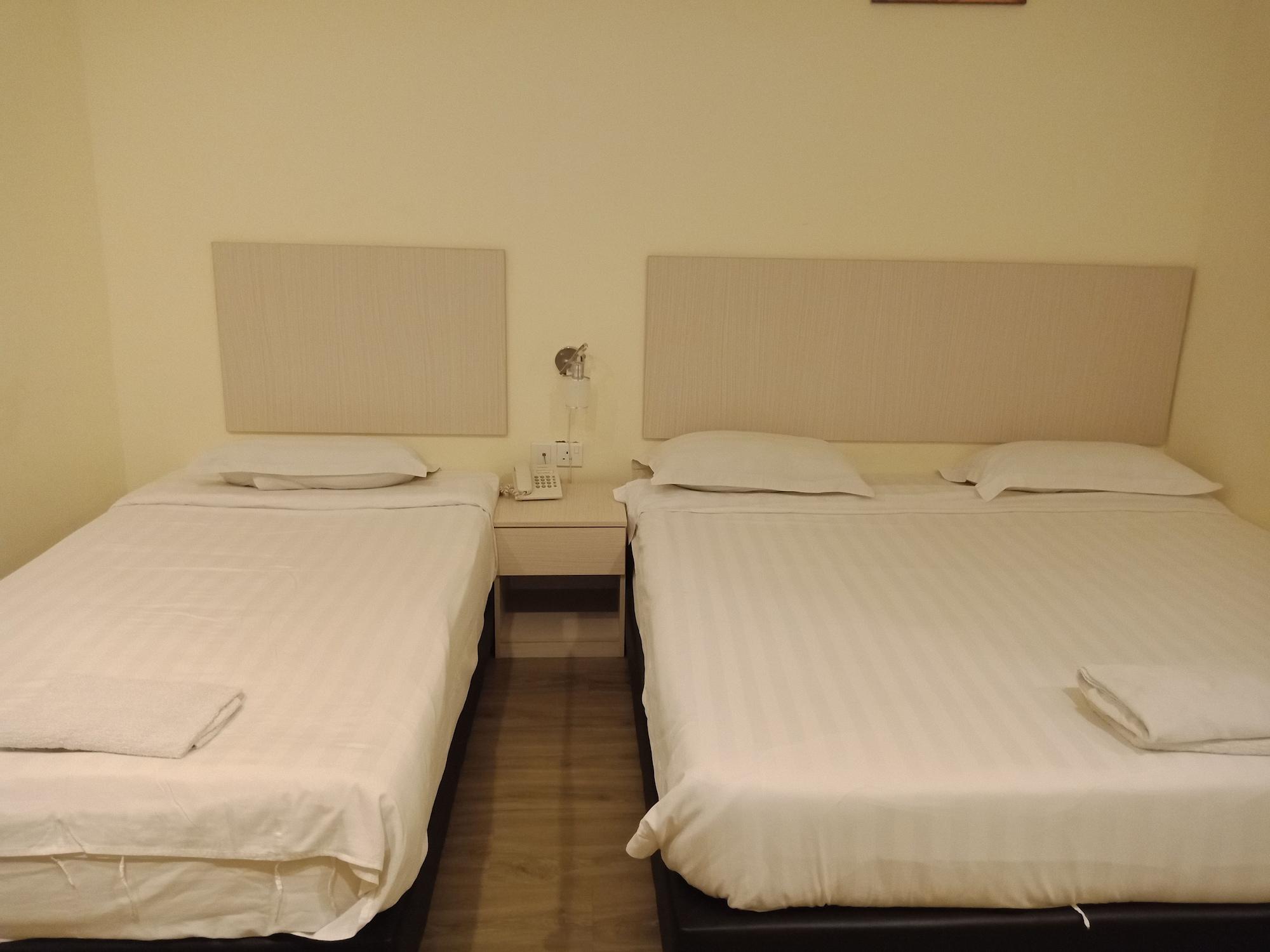 צ'ראס Hotel Zamburger Bukit Segar מראה חיצוני תמונה