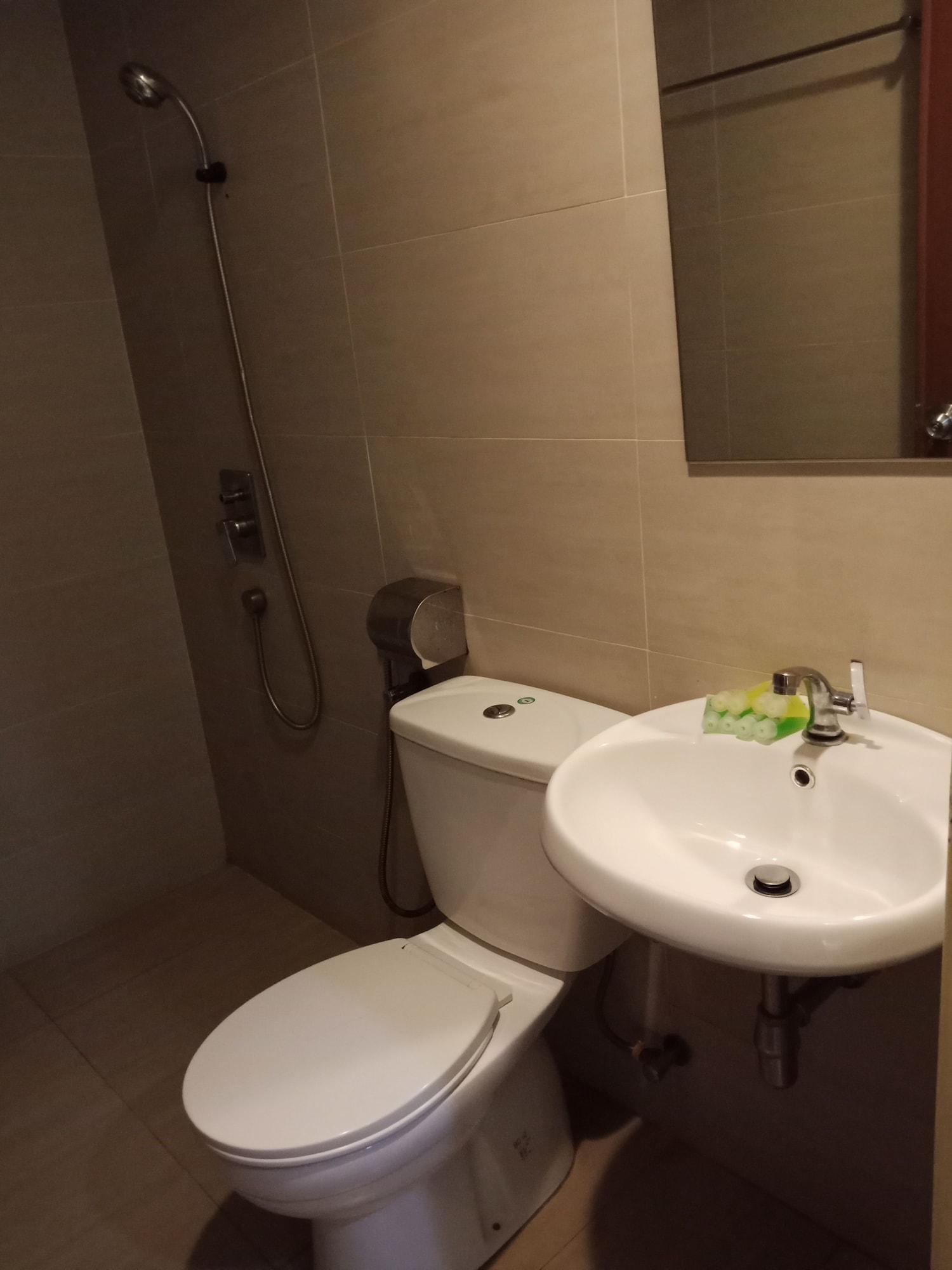 צ'ראס Hotel Zamburger Bukit Segar מראה חיצוני תמונה