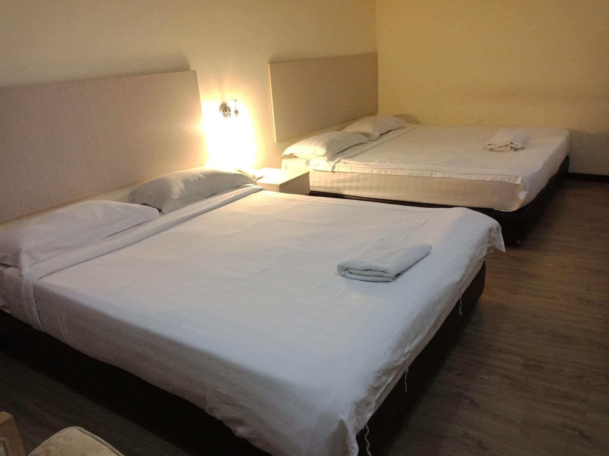 צ'ראס Hotel Zamburger Bukit Segar מראה חיצוני תמונה
