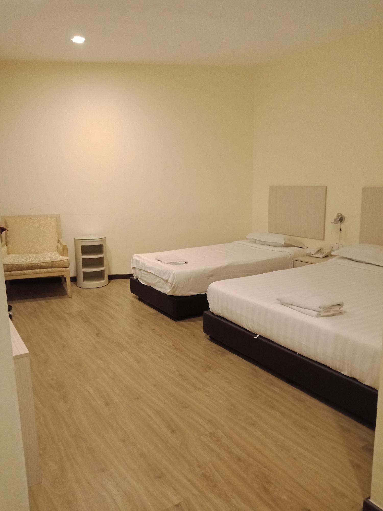 צ'ראס Hotel Zamburger Bukit Segar מראה חיצוני תמונה