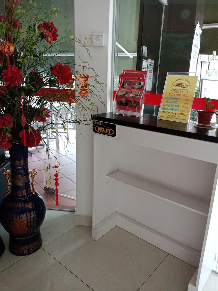 צ'ראס Hotel Zamburger Bukit Segar מראה חיצוני תמונה
