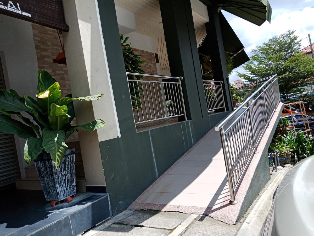 צ'ראס Hotel Zamburger Bukit Segar מראה חיצוני תמונה