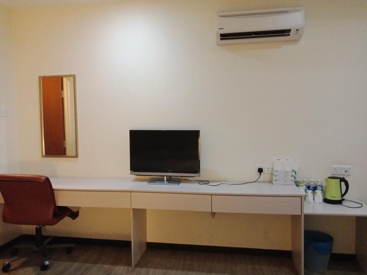 צ'ראס Hotel Zamburger Bukit Segar מראה חיצוני תמונה