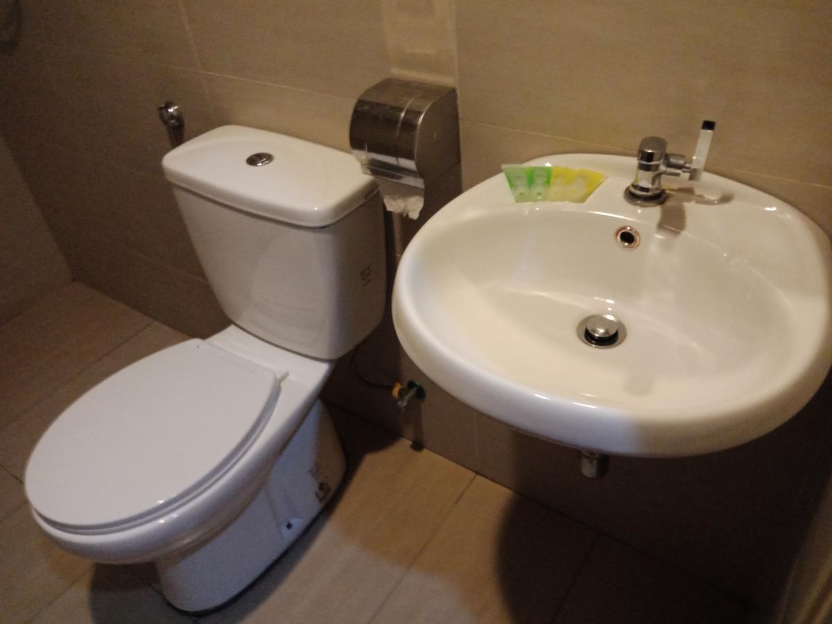 צ'ראס Hotel Zamburger Bukit Segar מראה חיצוני תמונה