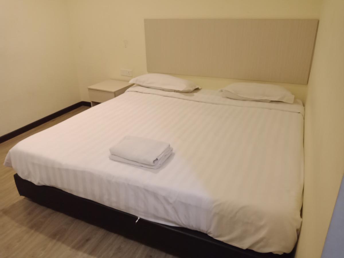 צ'ראס Hotel Zamburger Bukit Segar מראה חיצוני תמונה