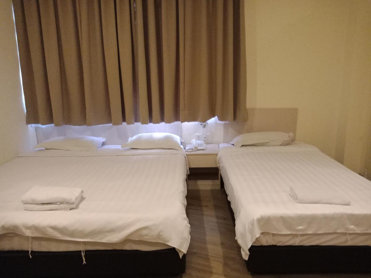 צ'ראס Hotel Zamburger Bukit Segar מראה חיצוני תמונה